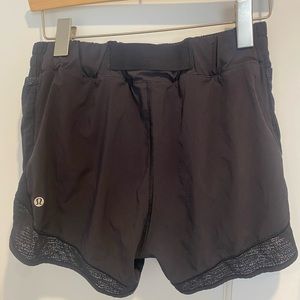 Lululemon hotty hot mid-rise short 4”